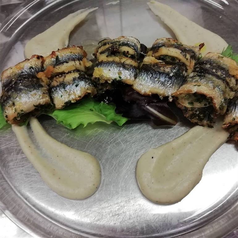 Alici gratinate con crema di melanzane