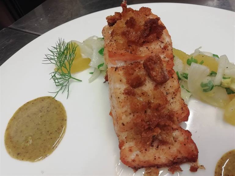 Salmone, finocchi, arance e pesto di pistacchio