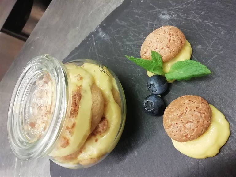 Tiramisù agli agrumi e amaretti